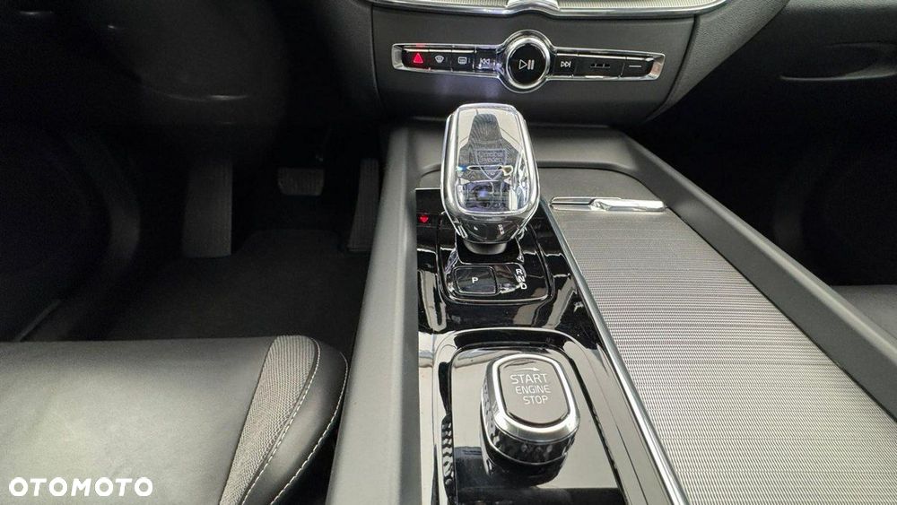 Volvo XC 60 B5 B AWD Ultimate Dark - 37