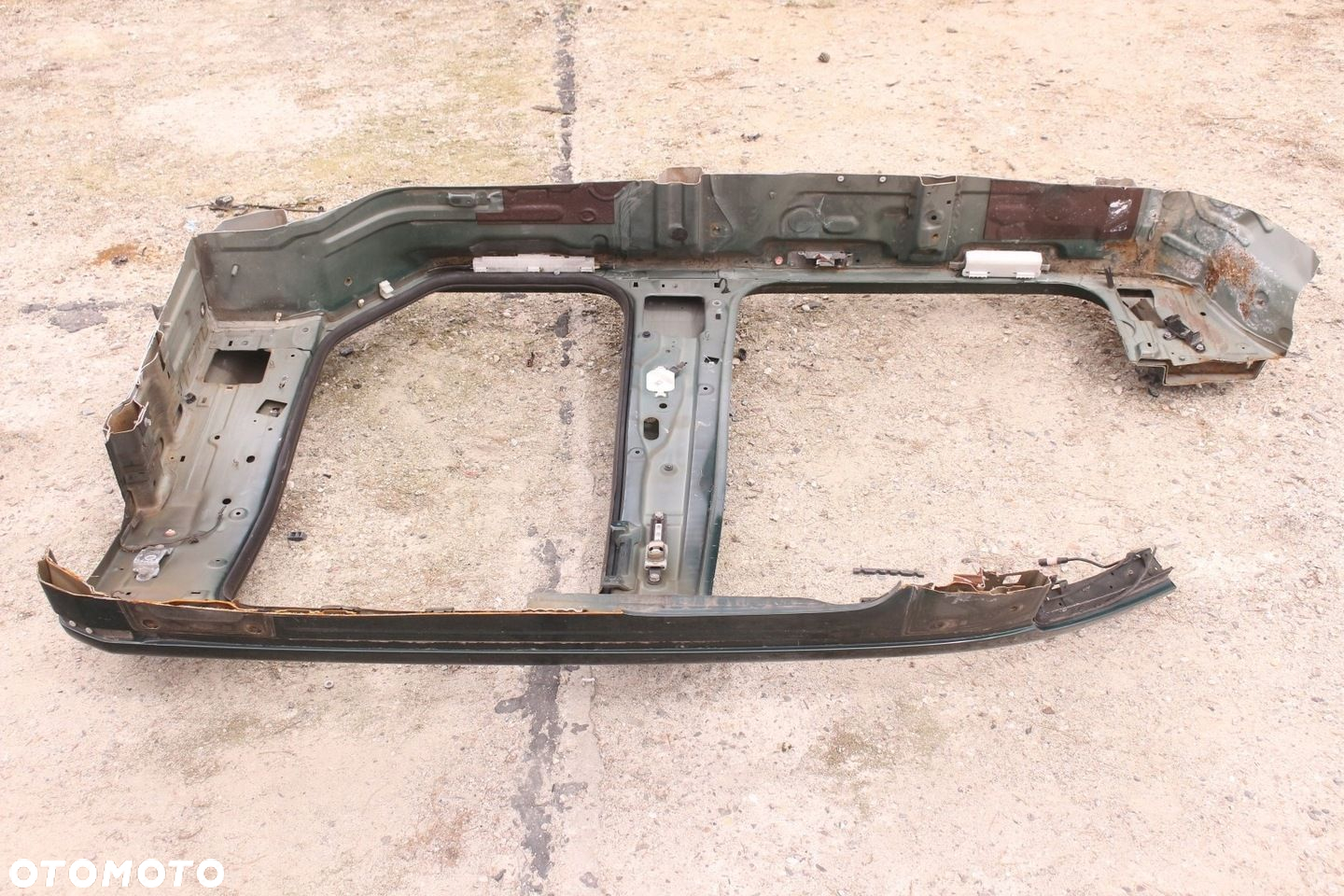 Prawy Bok Próg Słupek Nissan Navara D40 - 14