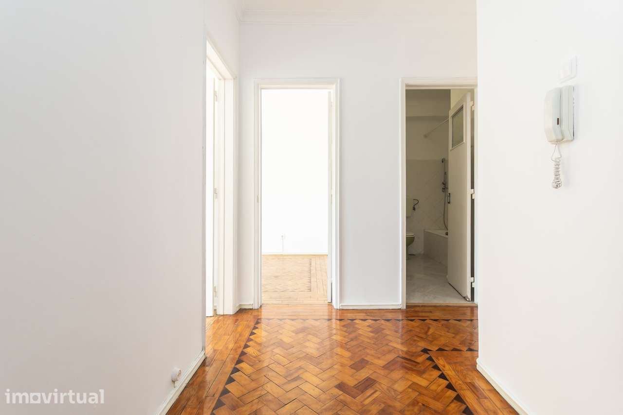 Apartamento T2 no coração de Odivelas, onde tudo acontece e a vida se - Grande imagem: 2/38