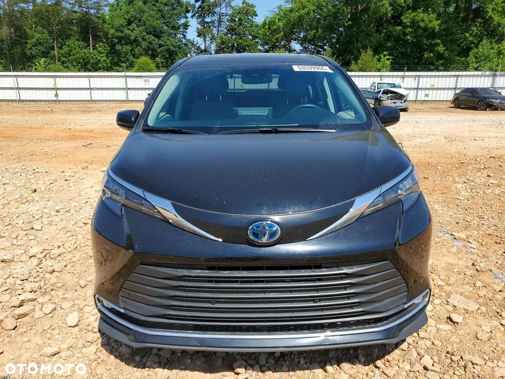 Toyota Sienna - 6