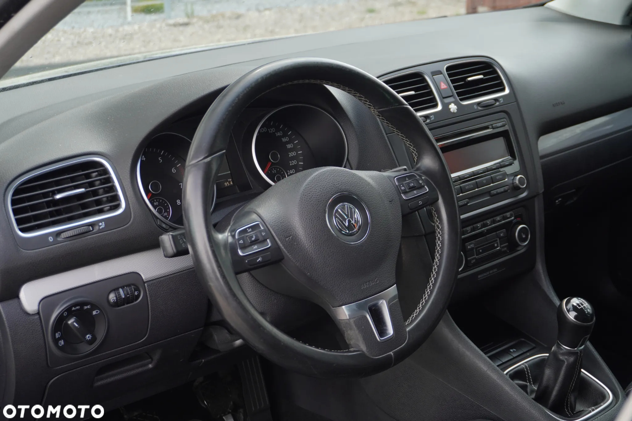 Volkswagen Golf - 6