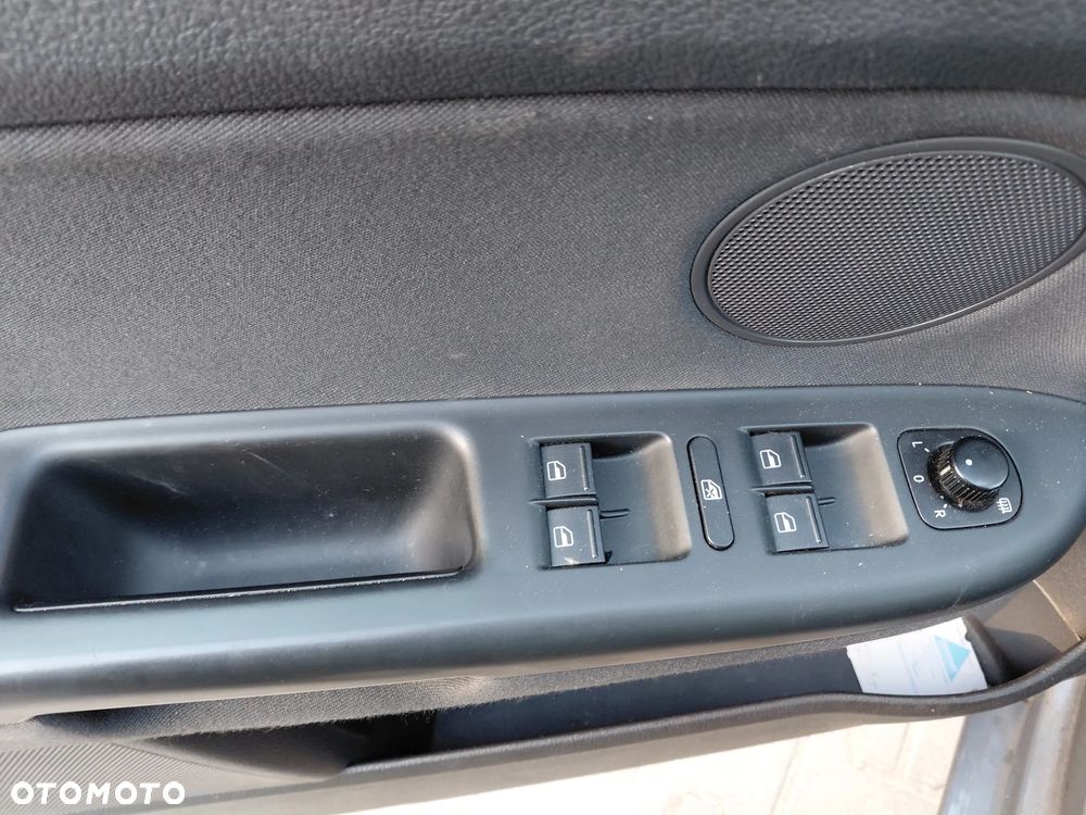 Volkswagen Golf Plus 1.6 TDI DPF Comfortline - 10