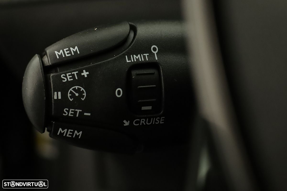 Peugeot 2008 1.2 PureTech Allure - 18