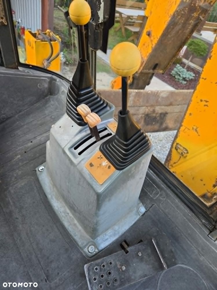 JCB 3CX - 16