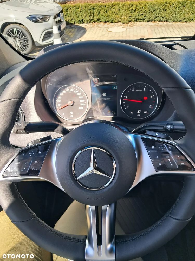 Mercedes-Benz Sprinter 319 - 11
