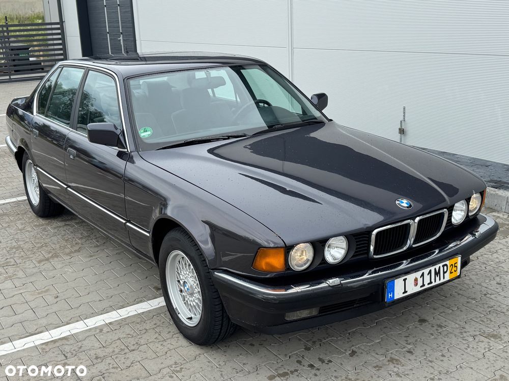 BMW Seria 7 750i - 8