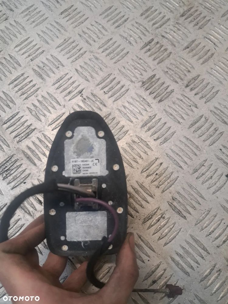 ANTENA WZMACNIACZ FORD FIESTA MK8 H1BT-19G461-JC - 2
