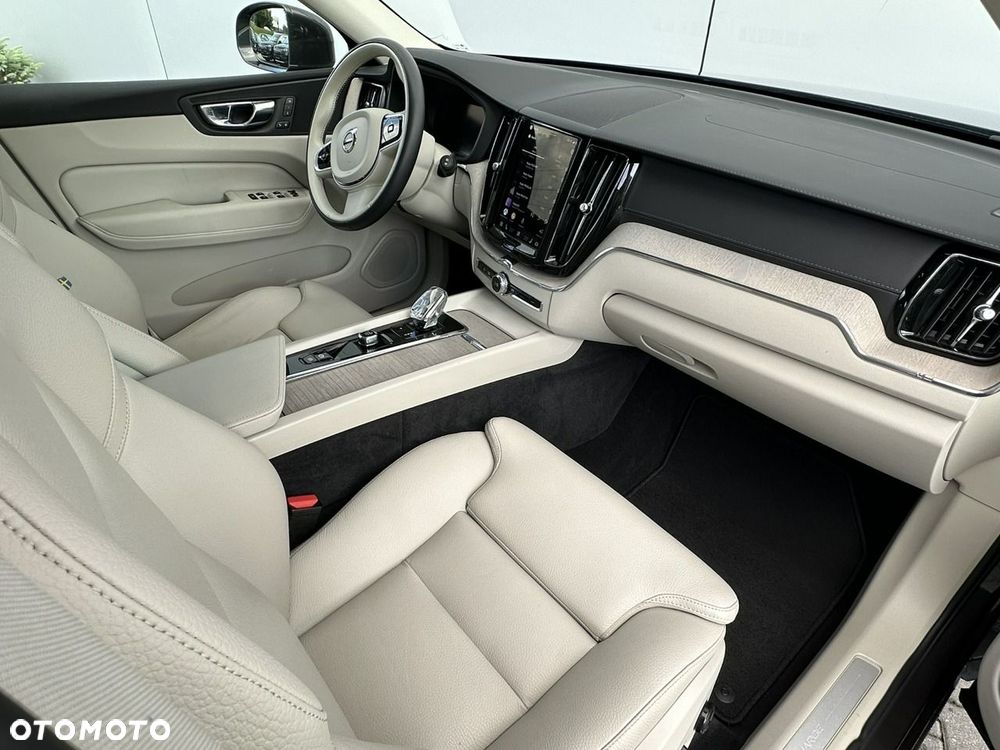 Volvo XC 60 T6 AWD Recharge Geartronic Inscription - 19