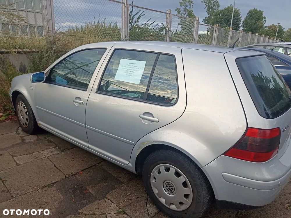 Volkswagen Golf 1.6 Trendline - 1