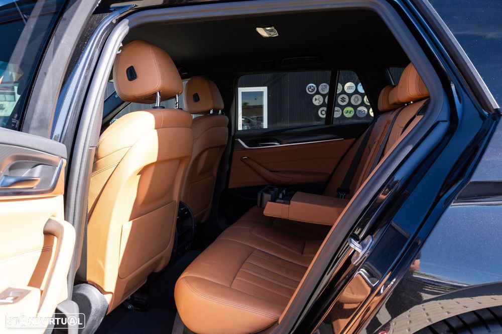 BMW 530 e Pack Desportivo M - 15