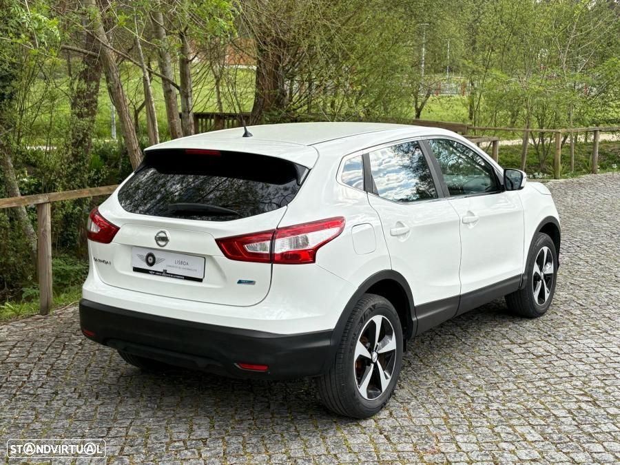 Nissan Qashqai 1.5 dCi Tekna Premium 17 - 16