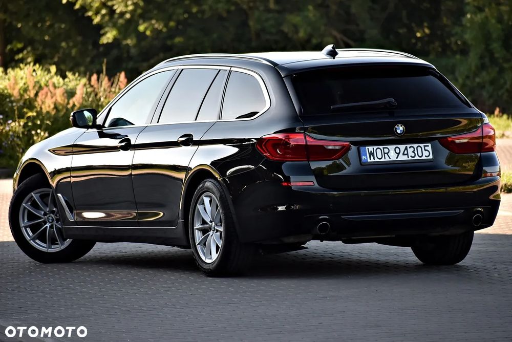 BMW Seria 5 520i - 30