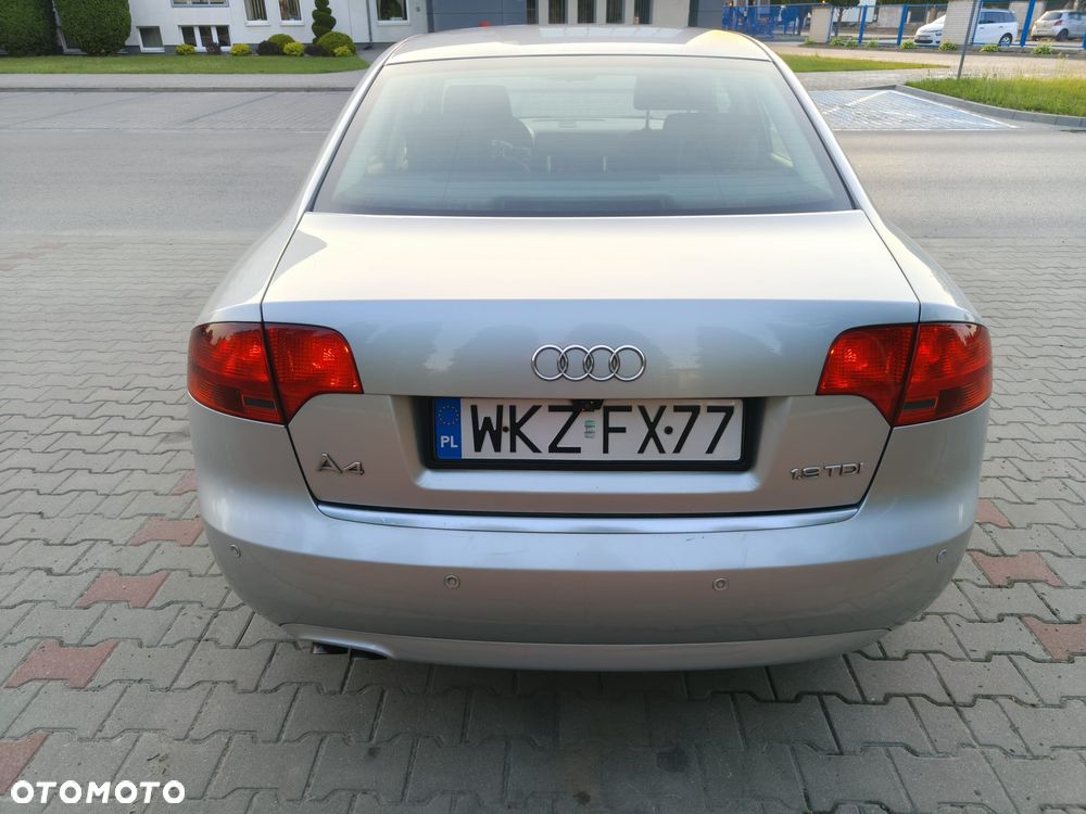 Audi A4 Limousine - 4