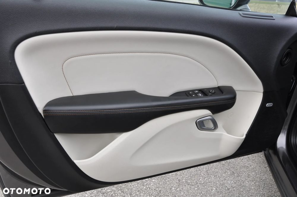 Dodge Challenger - 15