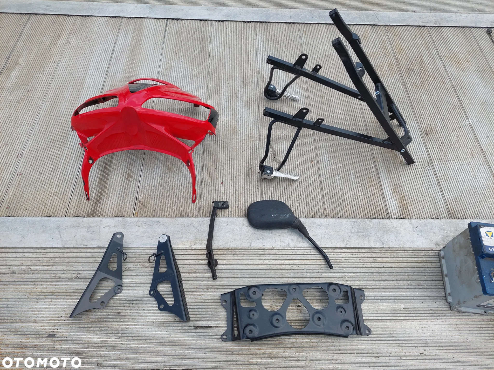 HONDA CBR 125 bok boczek owiewka czasz wypełnienie stelaża - 6