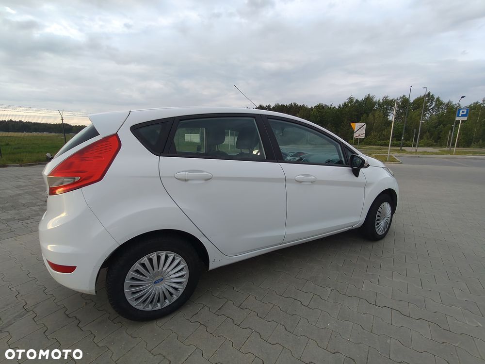 Ford Fiesta 1.4 TDCi Ambiente - 11