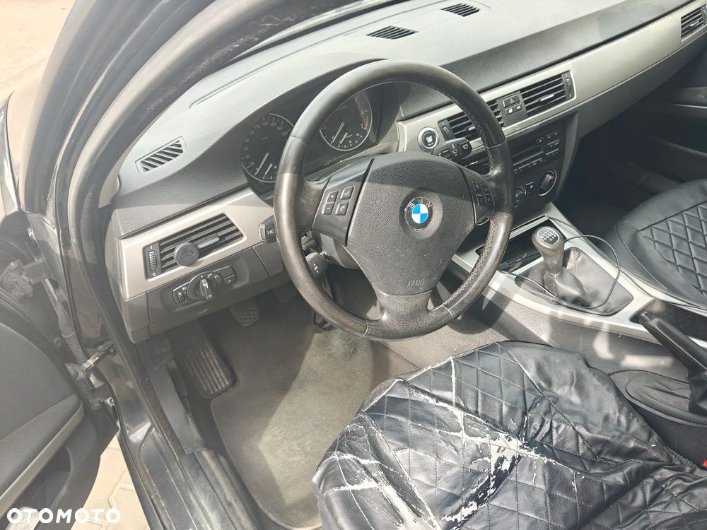BMW Seria 3 320i - 17