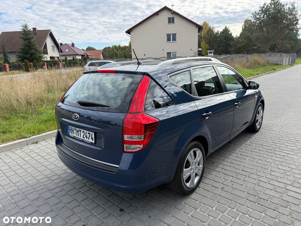 Kia Ceed 2010 photo 4