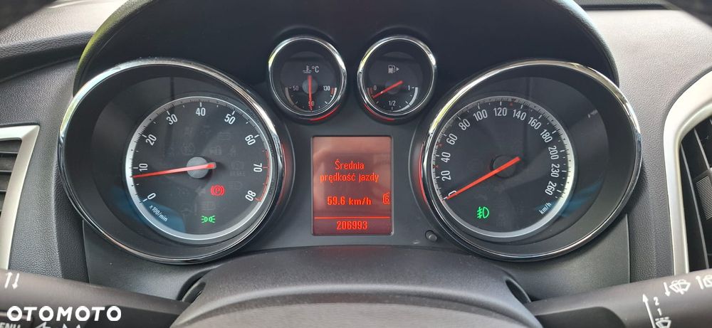 Opel Astra 1.6 Turbo Design Edition - 16