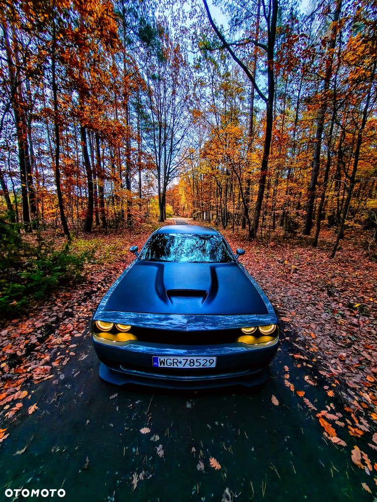 Dodge Challenger - 1