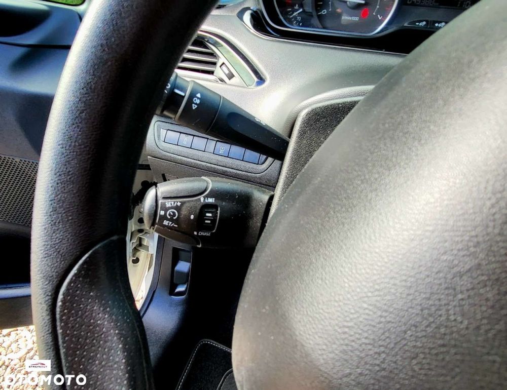 Peugeot 208 - 14