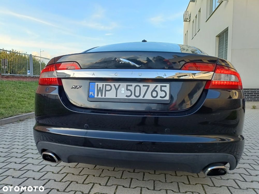 Jaguar XF 3.0 V6 Diesel Premium Luxury - 11