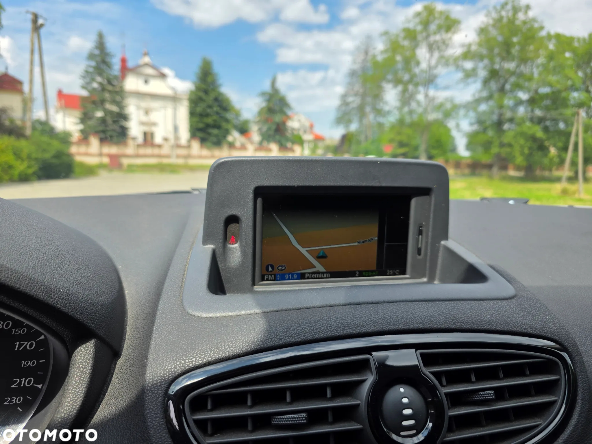Renault Clio 1.5 dCi 90 FAP TomTom Edition - 12