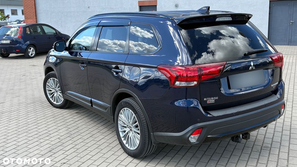Mitsubishi Outlander - 8