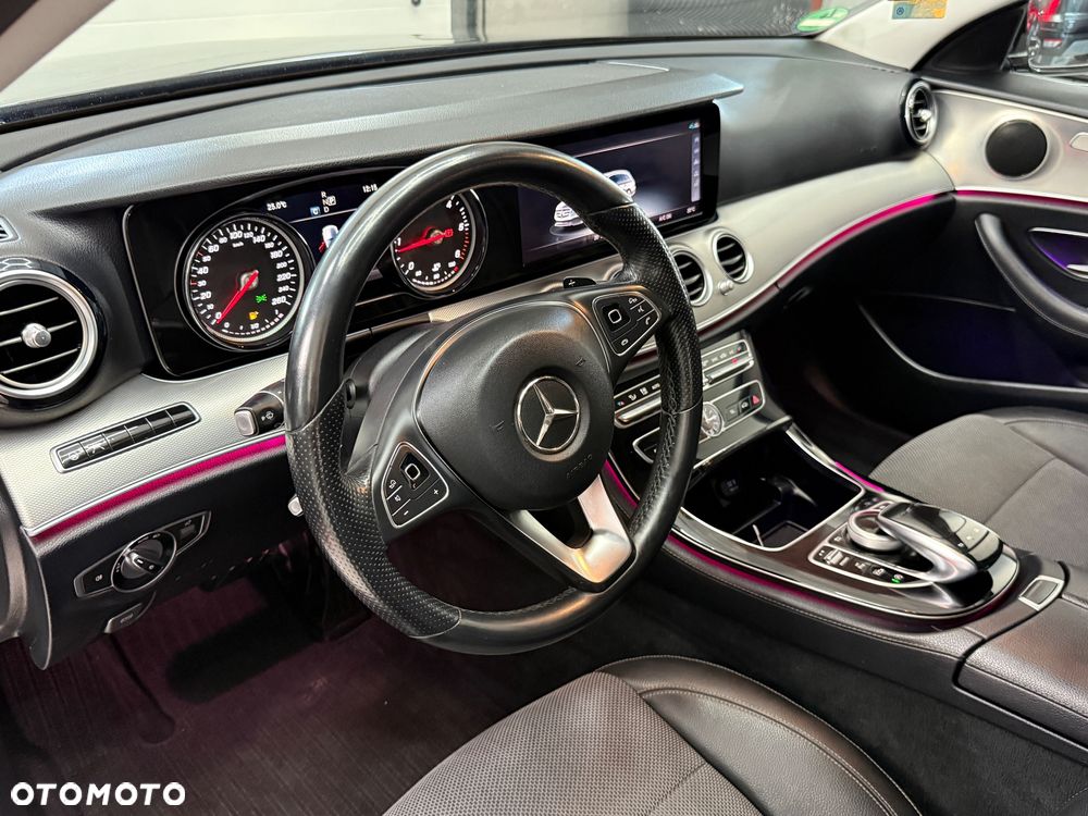 Mercedes-Benz Klasa E 220 d 9G-TRONIC - 20