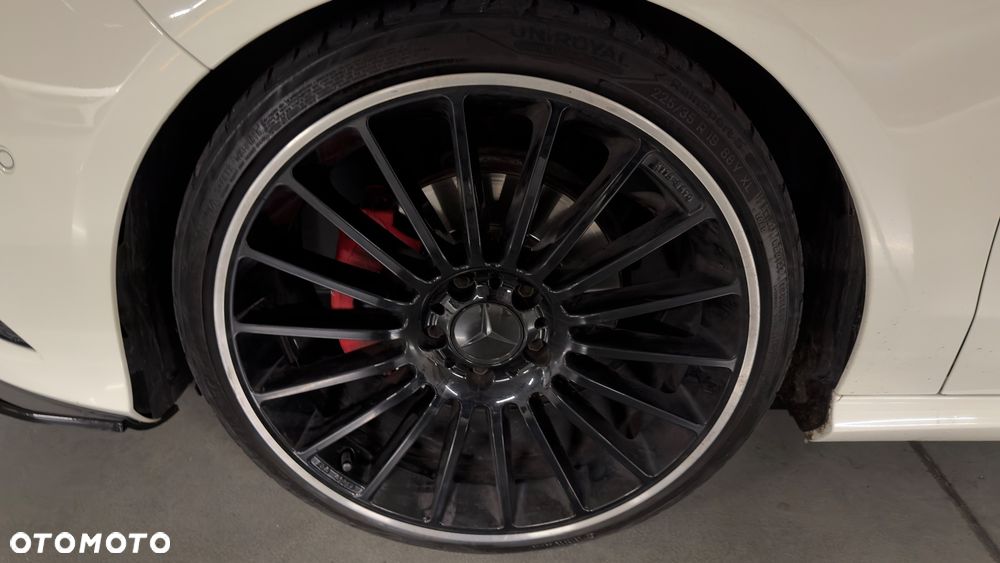 Mercedes-Benz CLA 200 7G-DCT AMG Line - 17