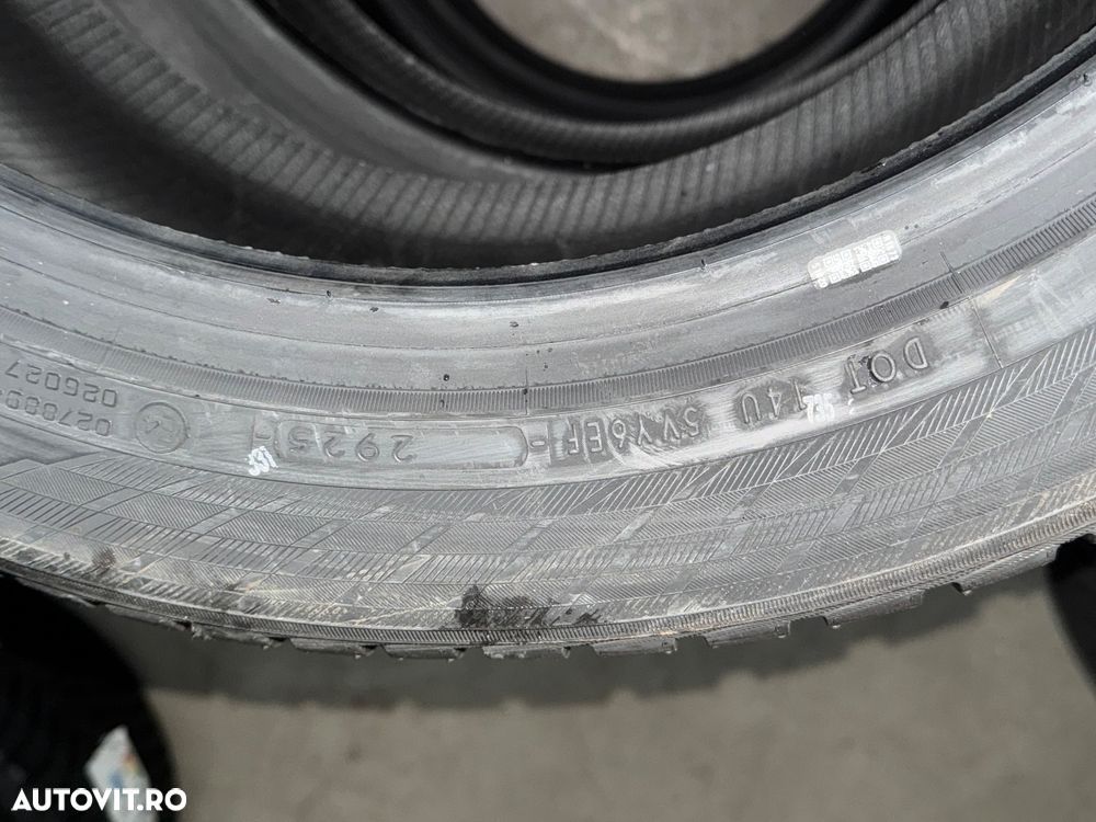 Vând 4 anvelope 235/50/18 Yokohama de iarnă noi - 4