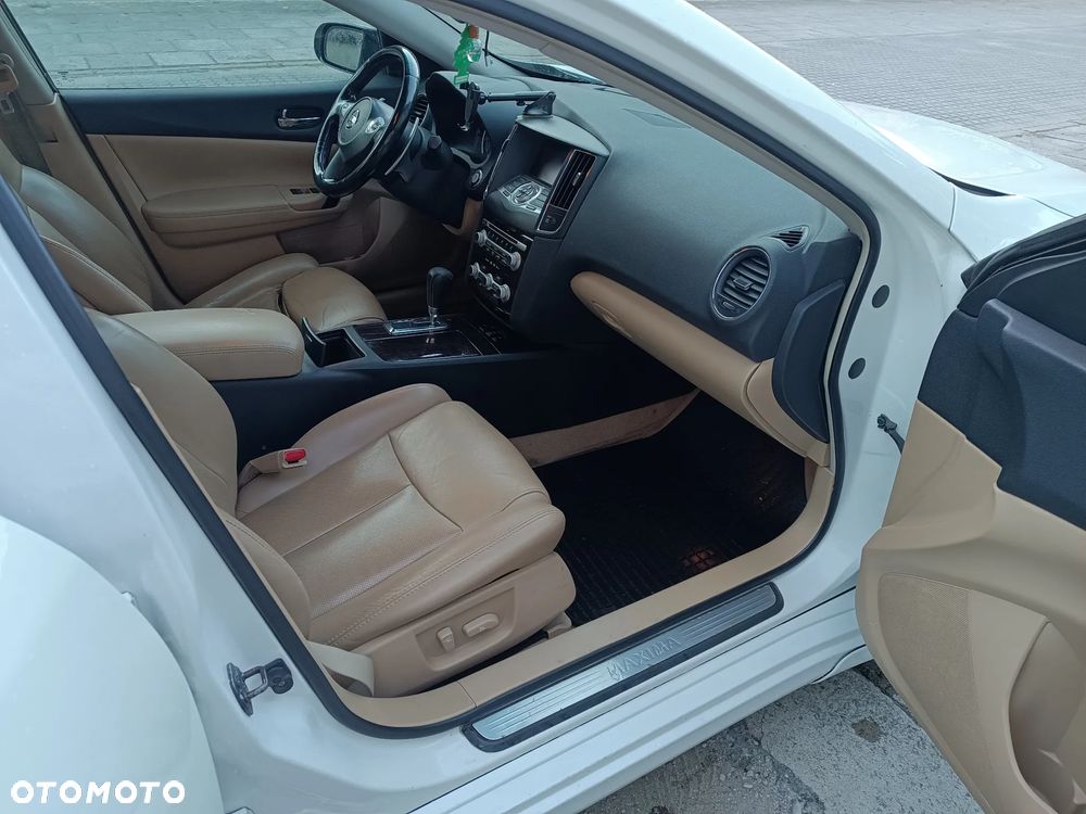 Nissan Maxima - 13