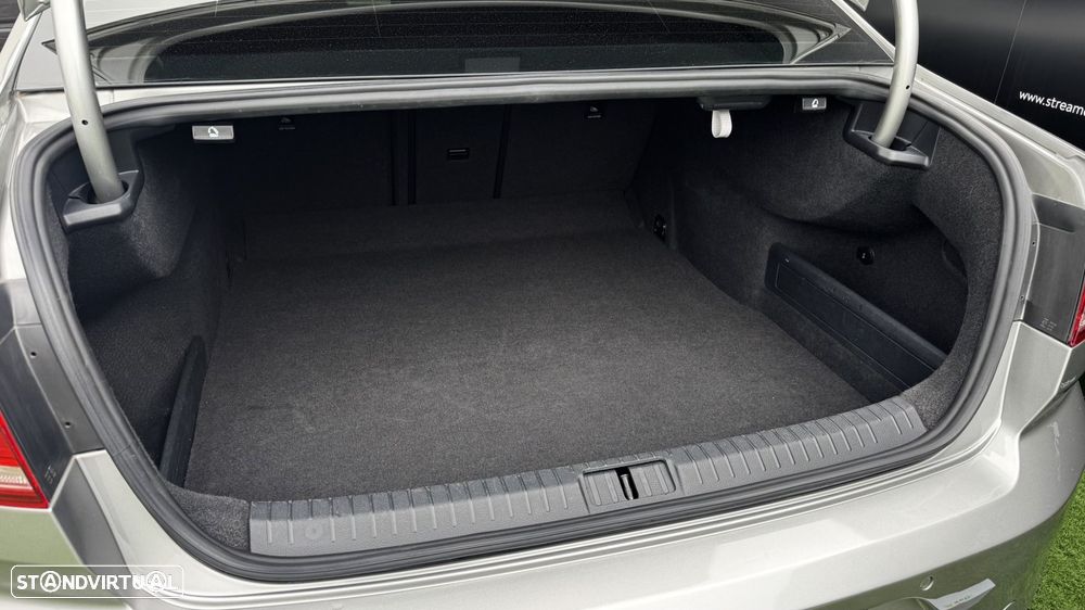 VW Passat 2.0 TDI Highline - 28