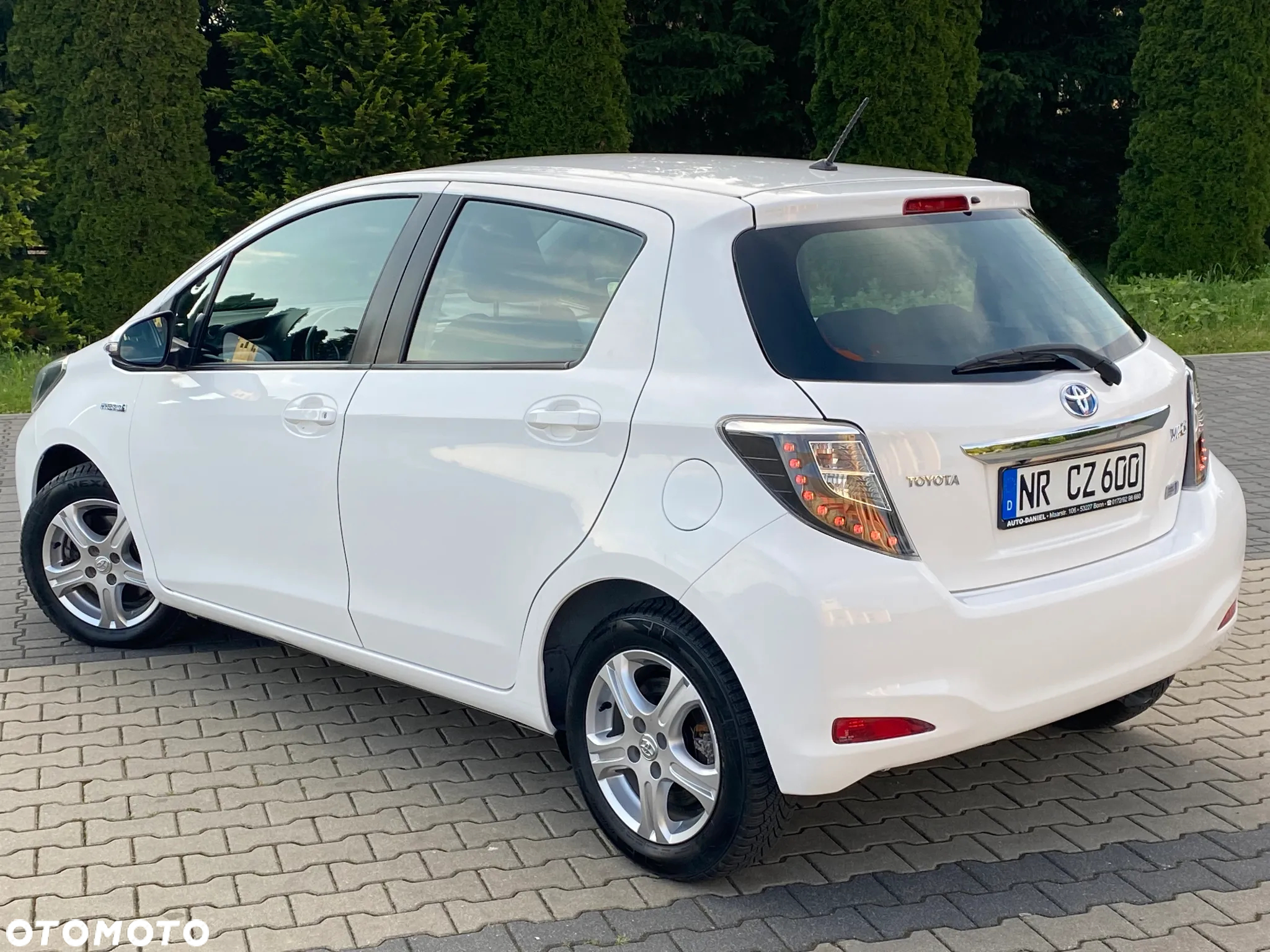 Toyota Yaris Hybrid 100 Premium - 7