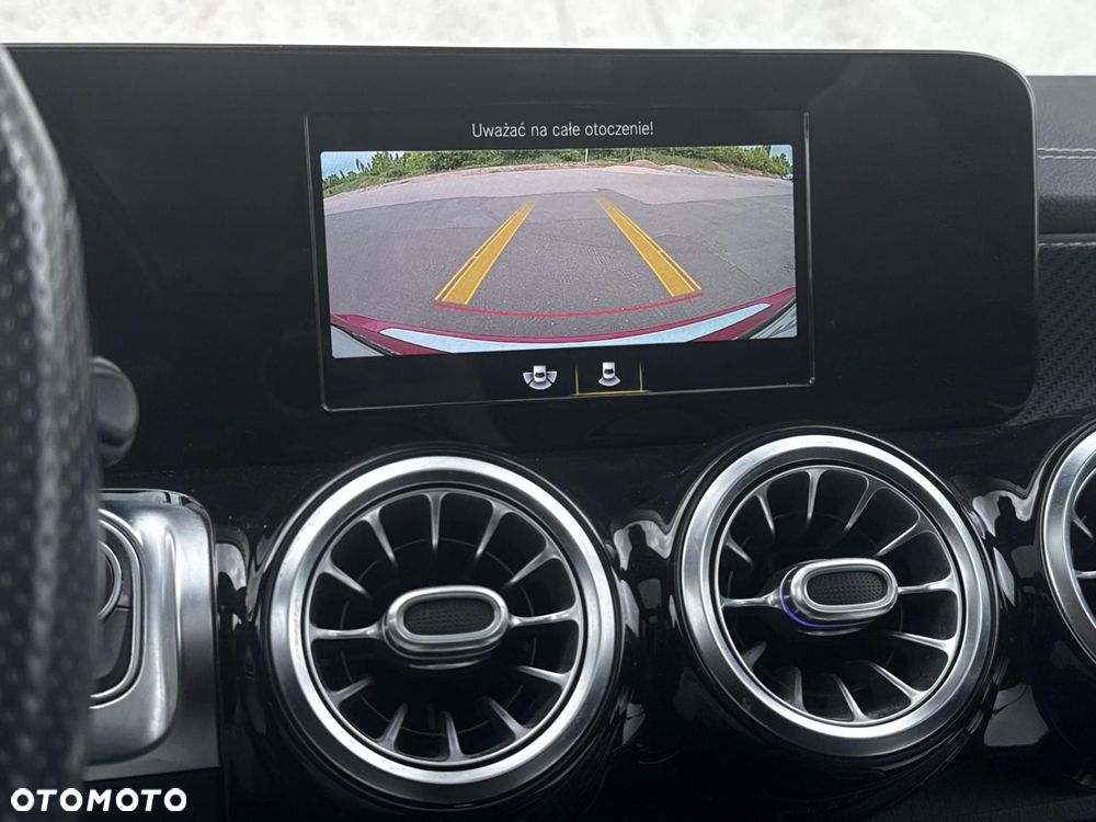 Mercedes-Benz GLB - 26