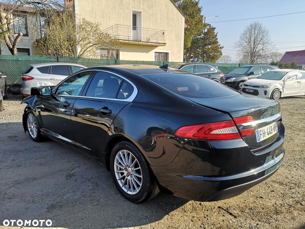 Jaguar XF 2.2 D Premium Luxury - 11
