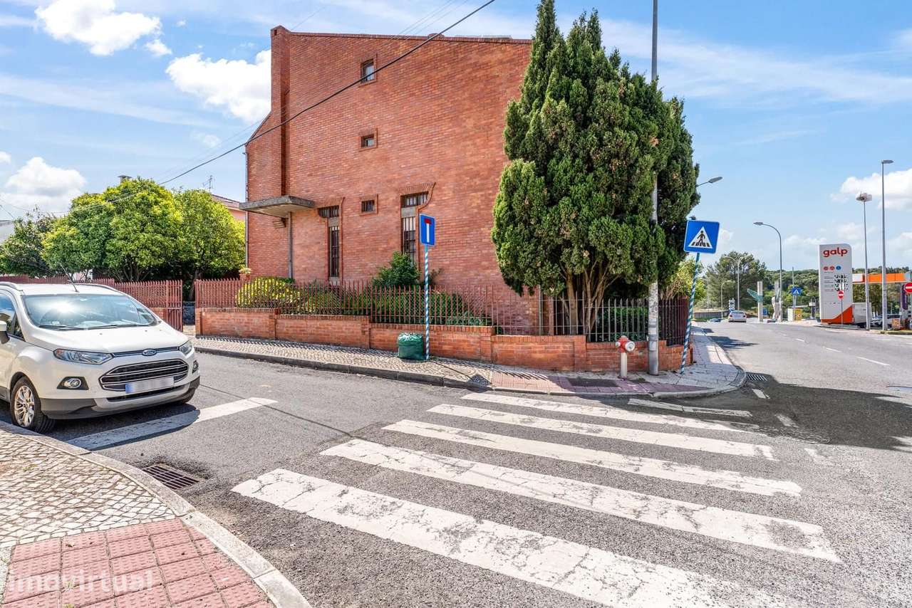 Moradia Geminada T4 com jardim, Nova Queijas, Oeiras - Grande imagem: 4/43