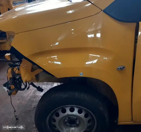 Guarda Lamas Esquerdo Citroen Berlingo 2020 - 1