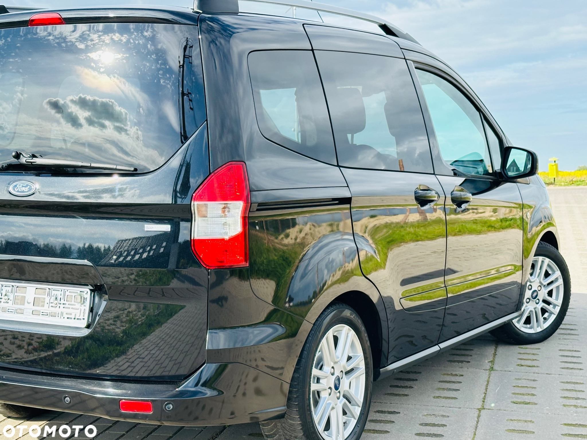 Ford Tourneo Courier 1.0 EcoBoost Titanium - 23