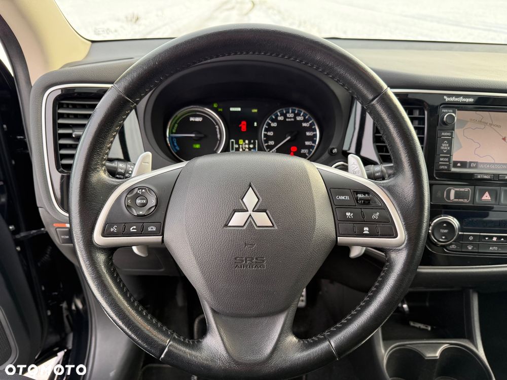 Mitsubishi Outlander 2.0 4WD Top - 23