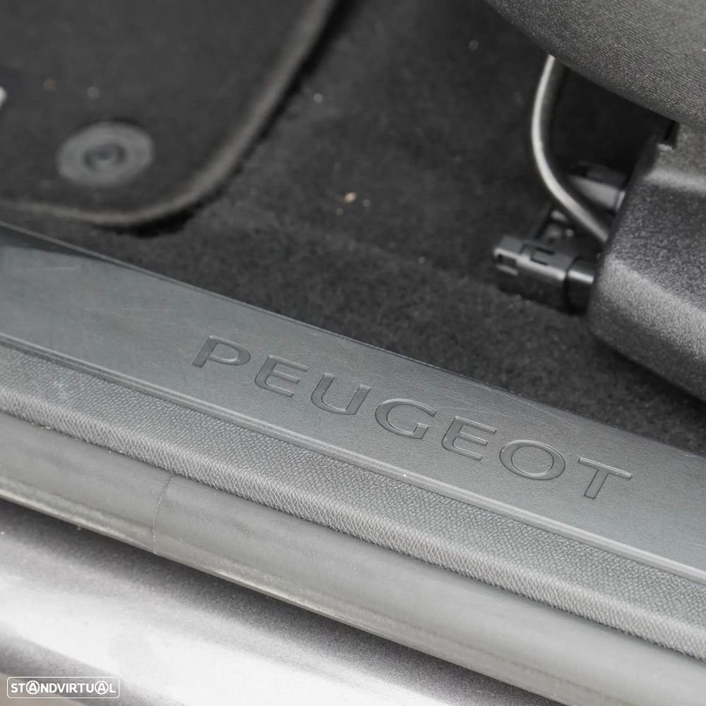 Peugeot 3008 PureTech 130 Stop & Start GPF Active Pack - 32