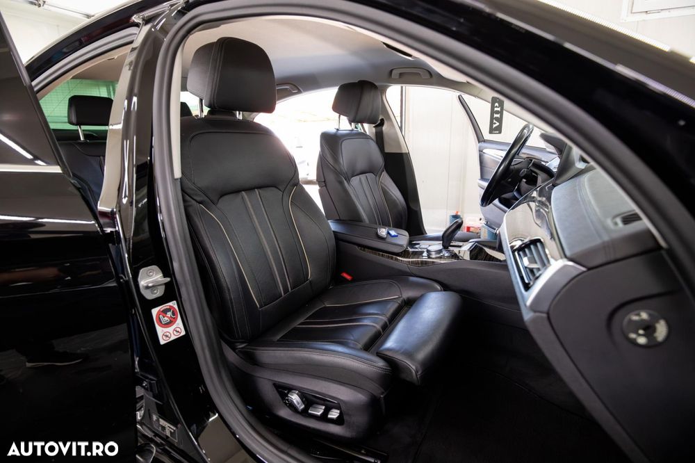 BMW Seria 5 520i AT - 12