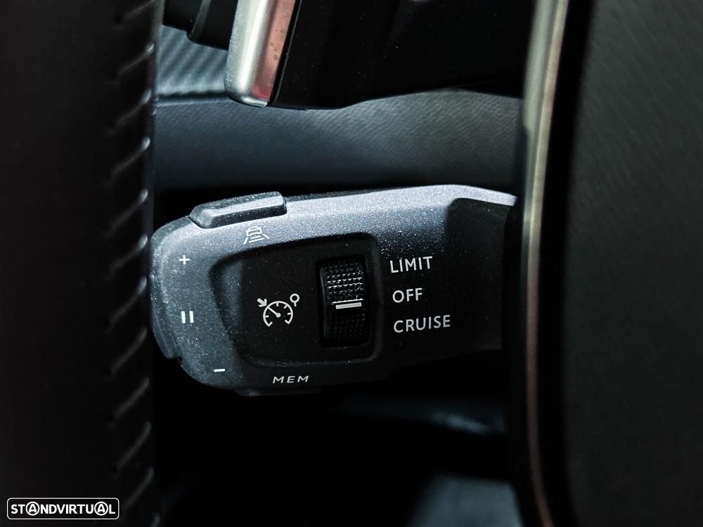 Peugeot 208 1.2 Hybrid Allure e-DCS6 - 42