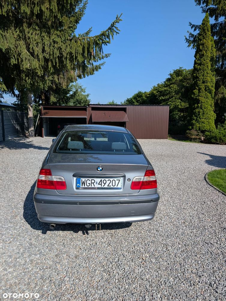 BMW Seria 3 318i - 4