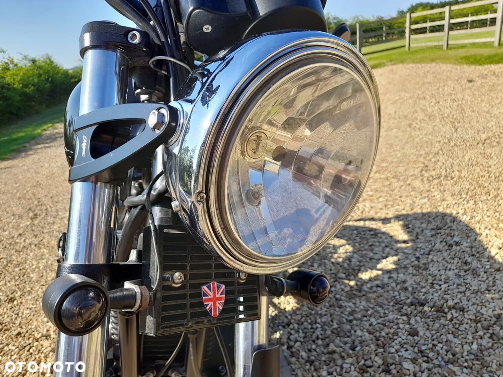 Triumph Bonneville - 20