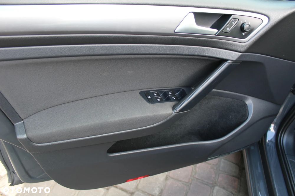 Volkswagen Golf - 10