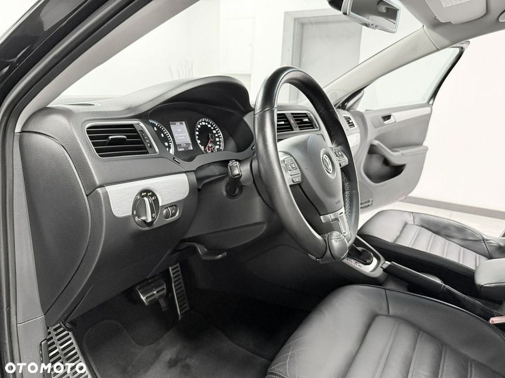 Volkswagen Jetta - 34