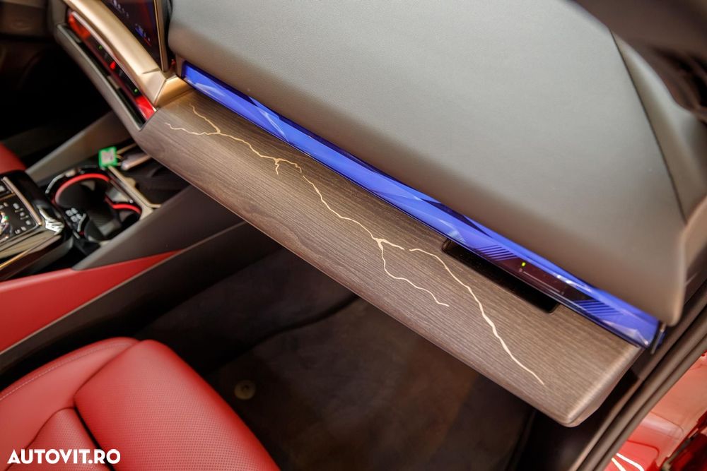 BMW Seria 5 550e xDrive AT PHEV - 38