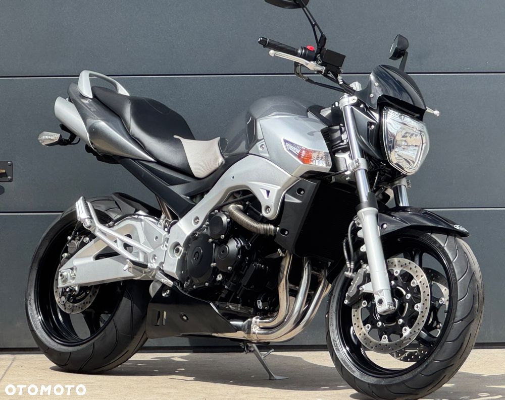 Suzuki GSR - 1