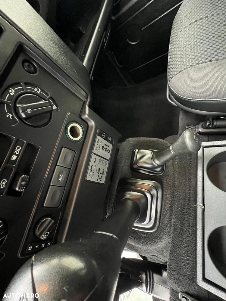 Land Rover Defender 110 2.4I SE - 12